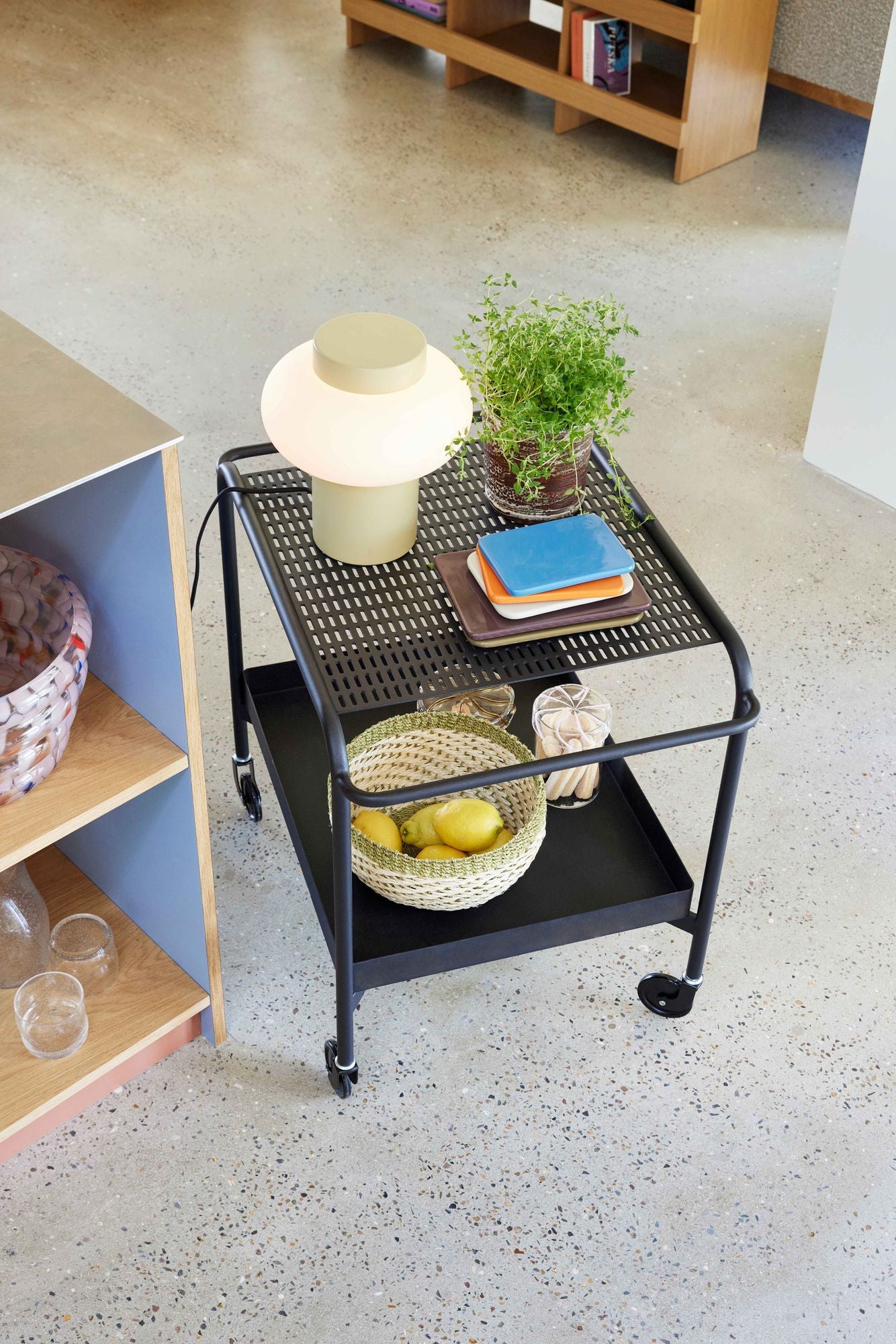 Hübsch push rullande bord svart