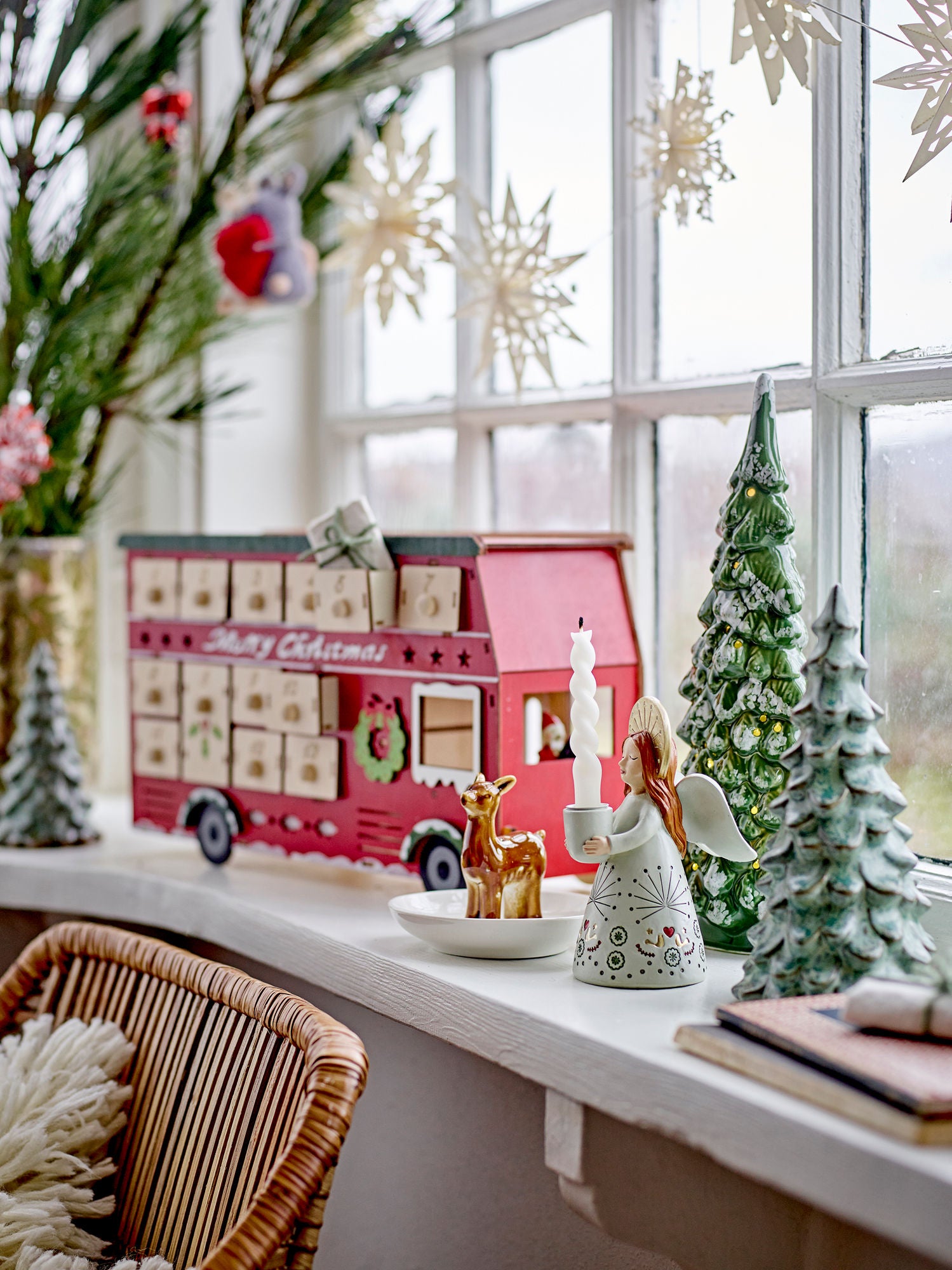 Bloomingville Edward -kalender med ljus, röd, plywood