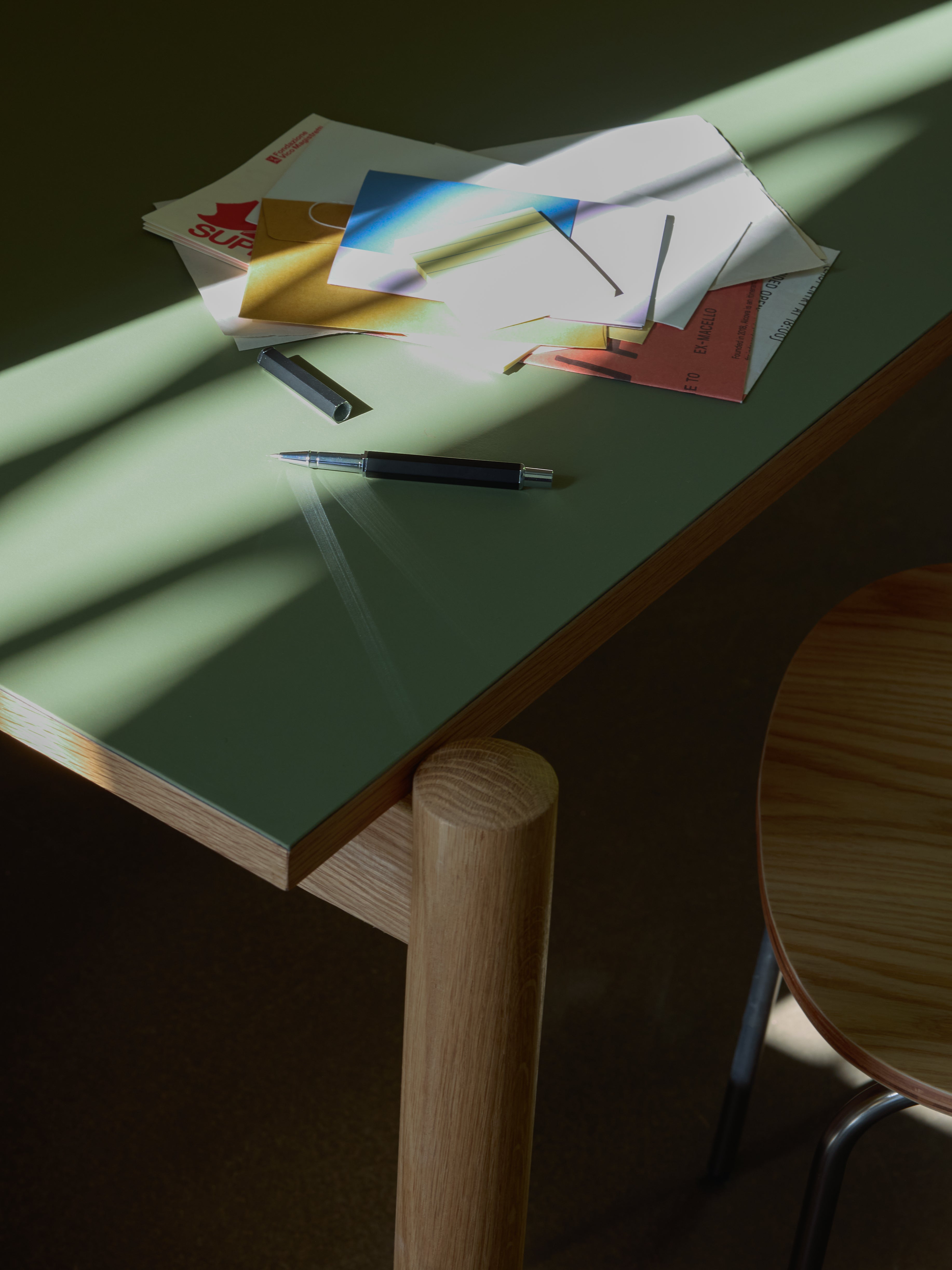 Oblique Desk Olivgrön - 140x81xh75cm