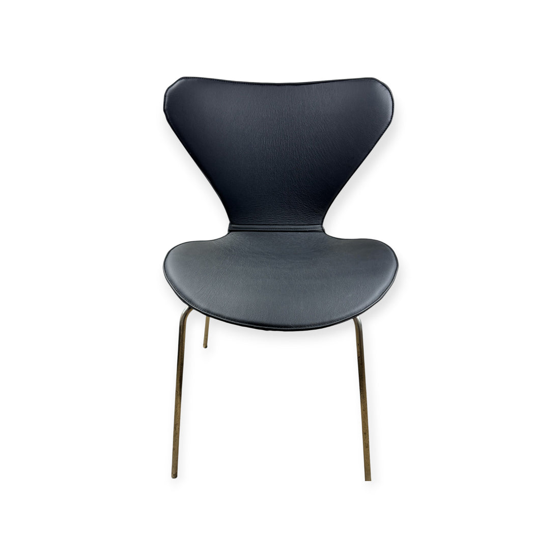 Fullt skydd för Arne Jacobsen 3107 stol i svart läder