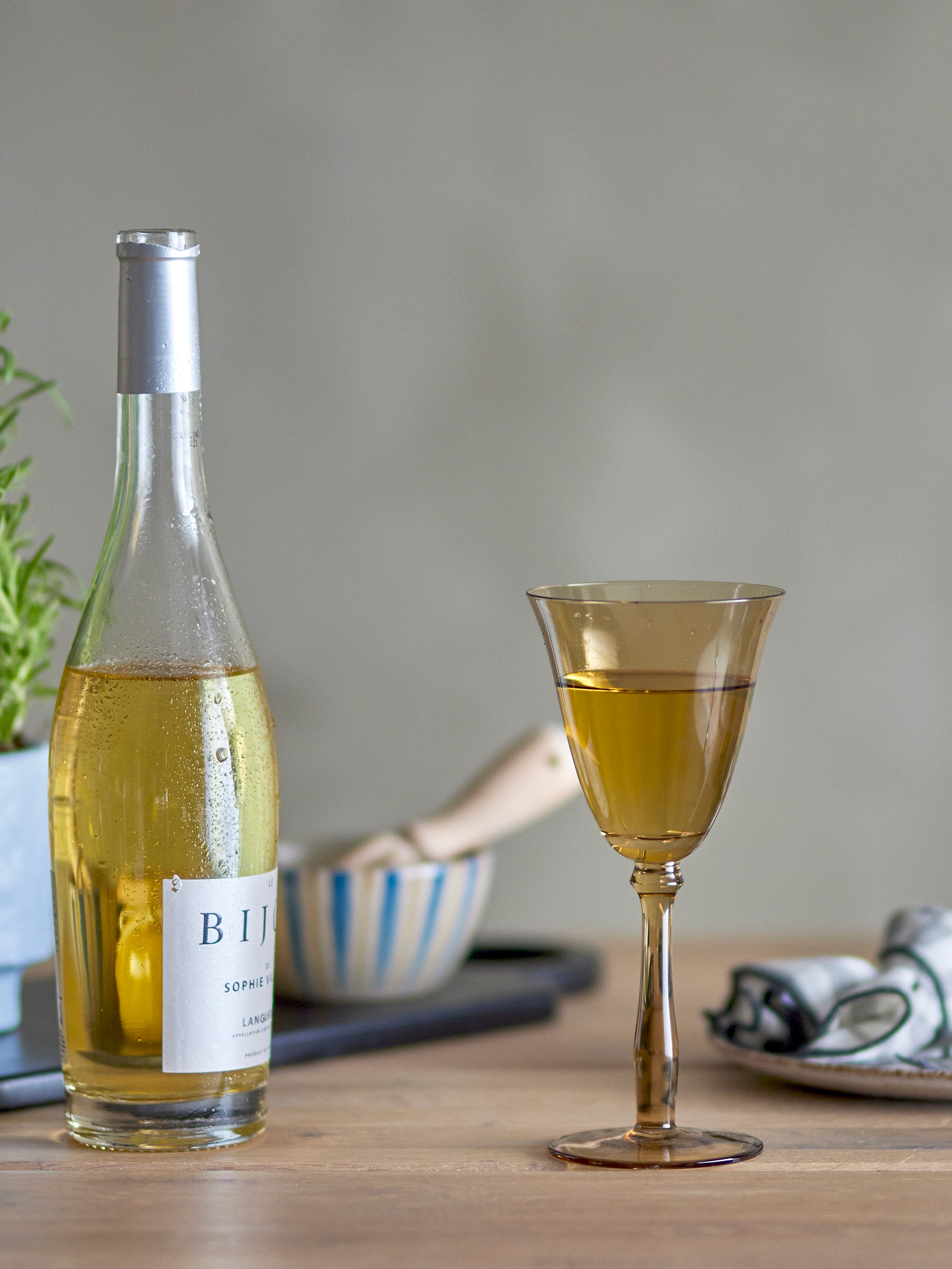 Vija vinglas, brunt, glas