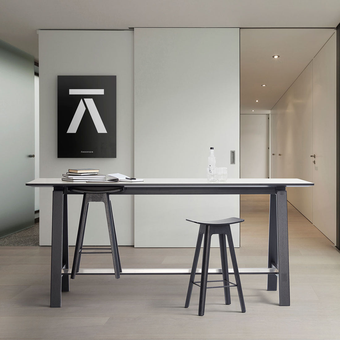 Andersen Furniture HC1 barstol - sæde i sort finér - understel i sort - H67 cm - DesignGaragen.dk.