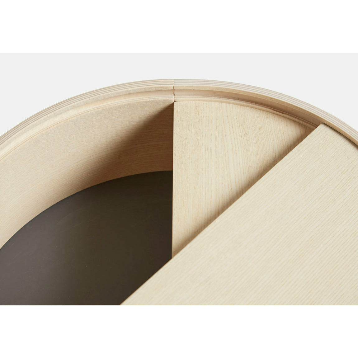 WOUD - Arc side table (42 cm) - White pigmented ash - WOUD - DesignGaragen.dk