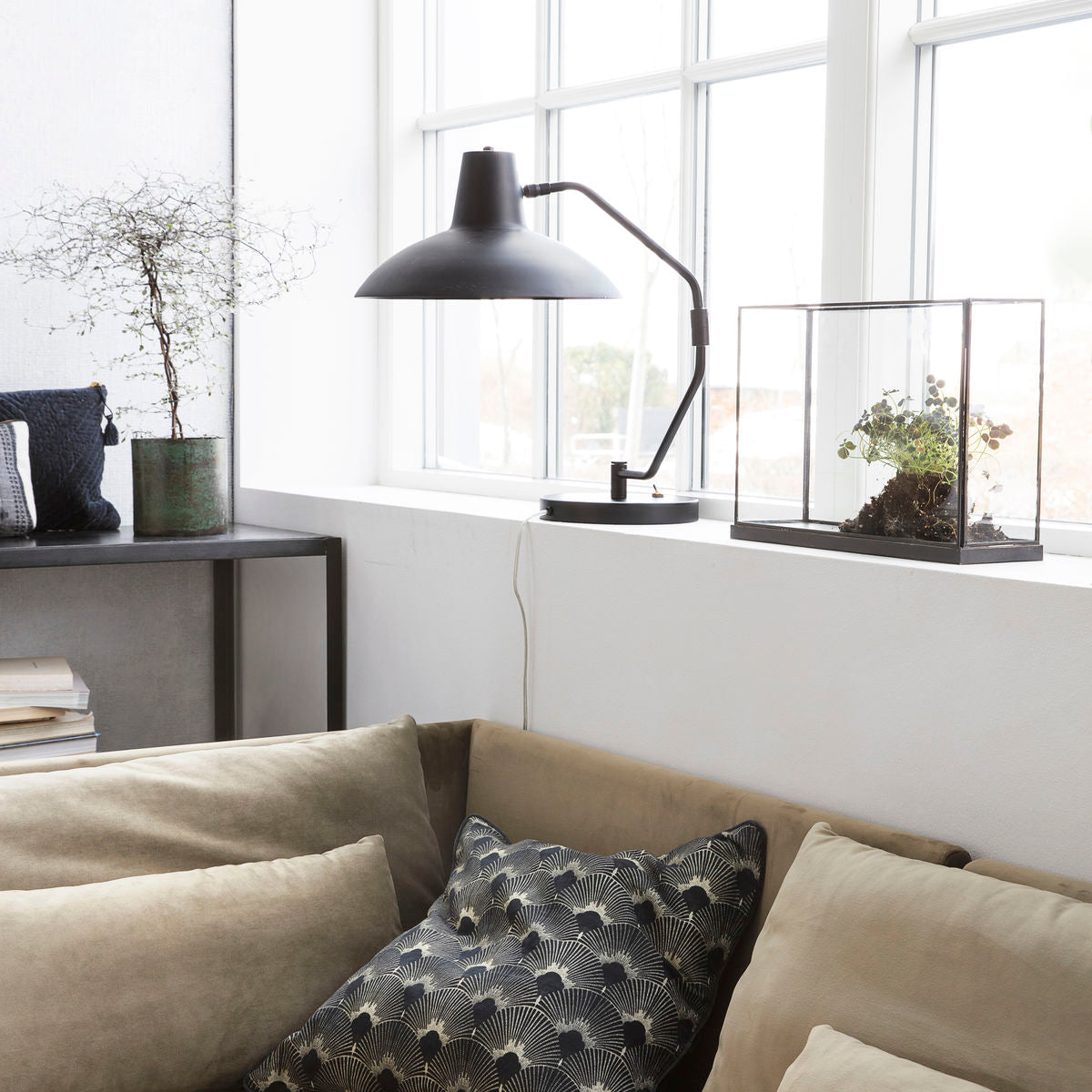 House Doctor - Displaybox, Antik mässing - l: 40 cm, b: 11 cm, h: 27 cm