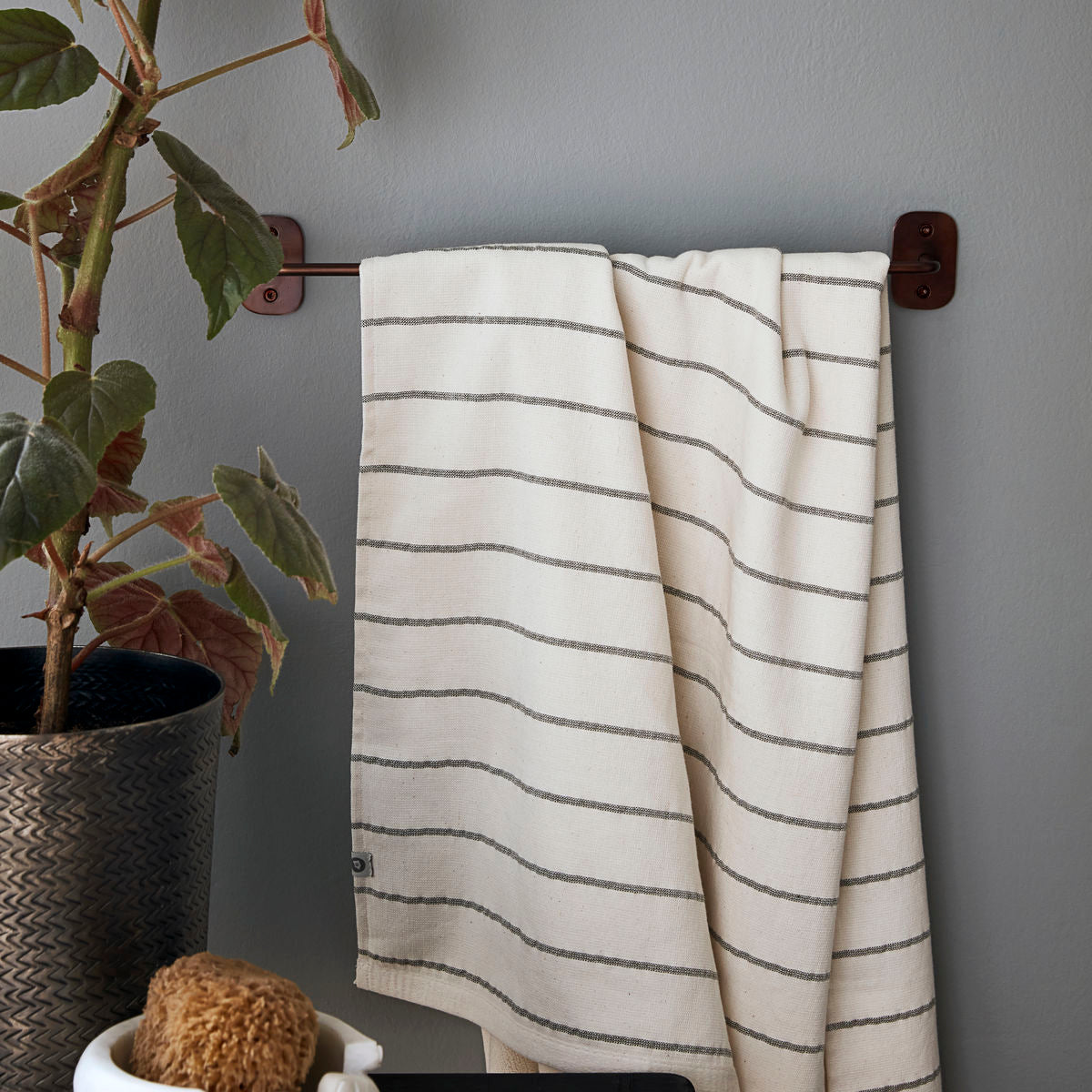 House Doctor - Håndklædeholder, Pati, Bruneret messing - l: 40 cm, w: 6 cm - House Doctor - DesignGaragen.dk