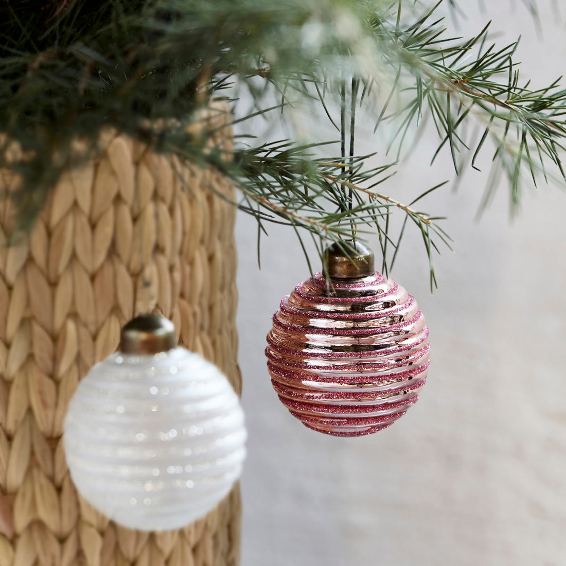 House Doctor-Christmas-dekorationer, Lolli, White/Red-Dia: 6 cm