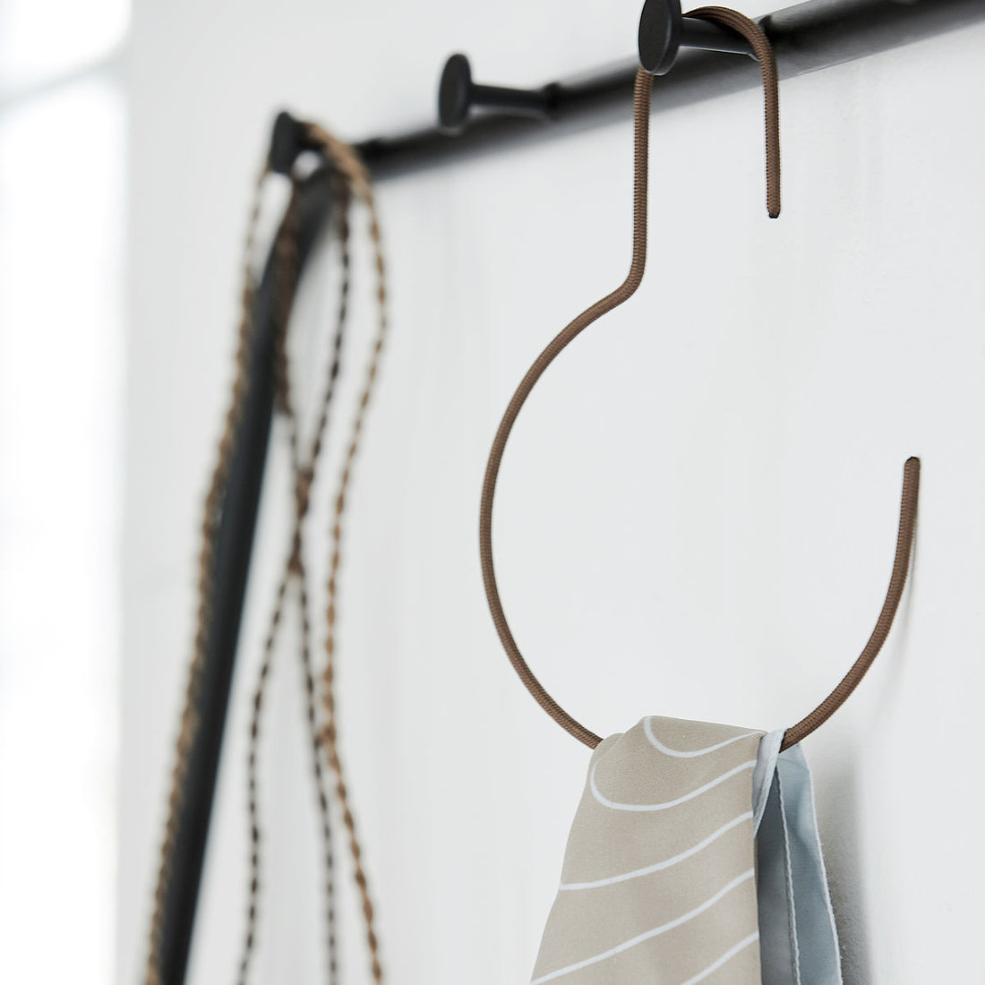 House Doctor - Round Hanger, Wire, Brown - W: 13,5 cm, H: 21,5 cm