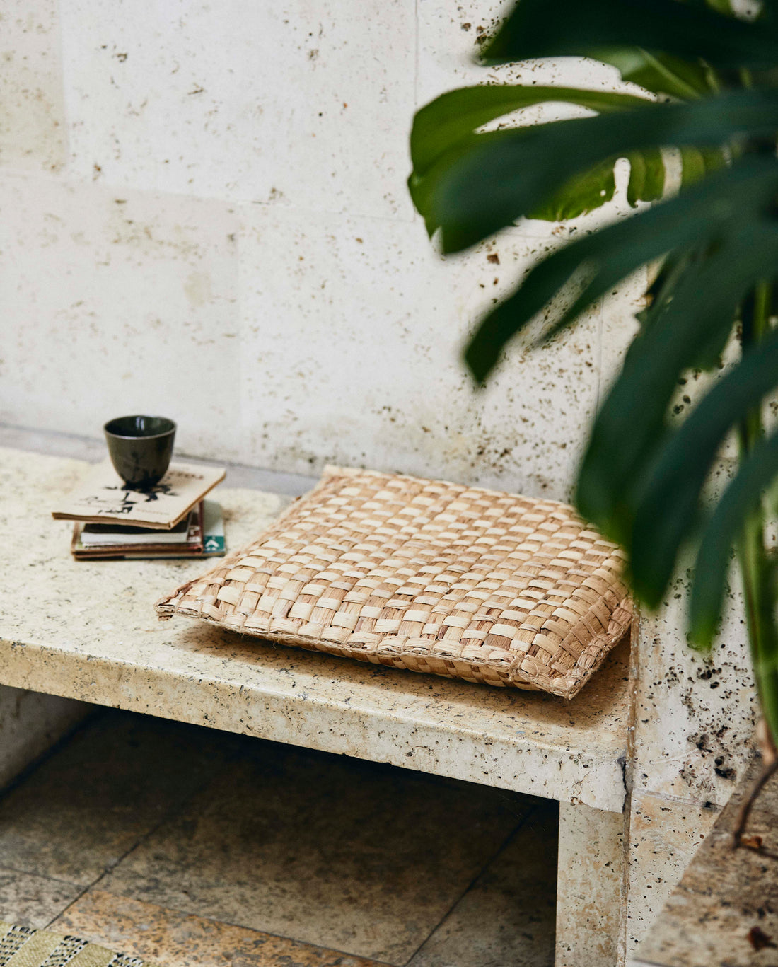 Dubbad golvkudde i flätan