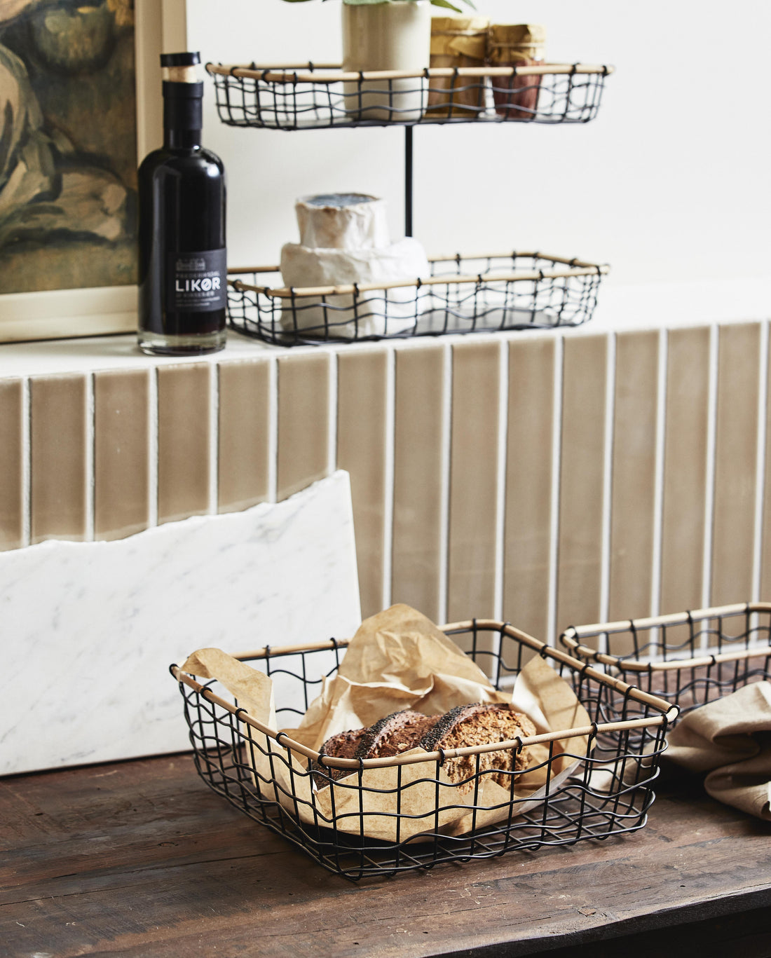 HANA -lagringskurva i black metal -fläta - svart