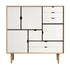 Andersen Furniture S3 opbevaringsmøbel i eg/sæbe med hvid front - B130xD43xH132 cm - DesignGaragen.dk.