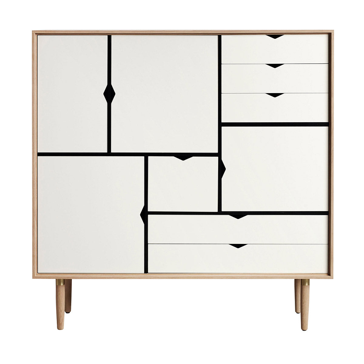 Andersen Furniture - S3 opbevaringsmøbel i eg/sæbe med hvid front - B130xD43xH132 cm - Andersen Furniture - DesignGaragen.dk