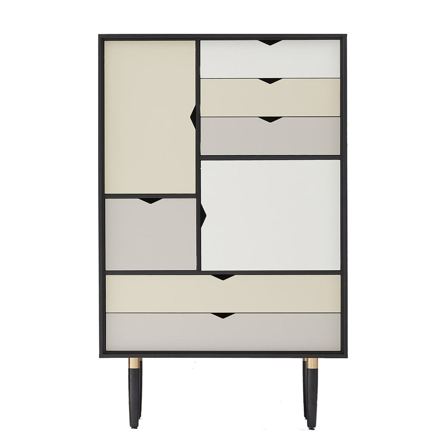 Andersen Furniture S5 opbevaringsmøbel i sort med flerfarvet front - B83xD43xH132 cm - DesignGaragen.dk.