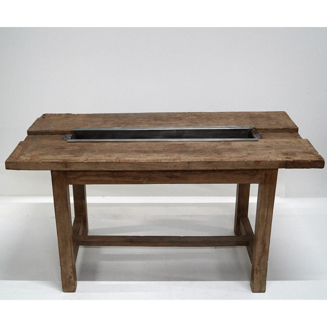 Trademark Living Unikt matbord med metalllåda