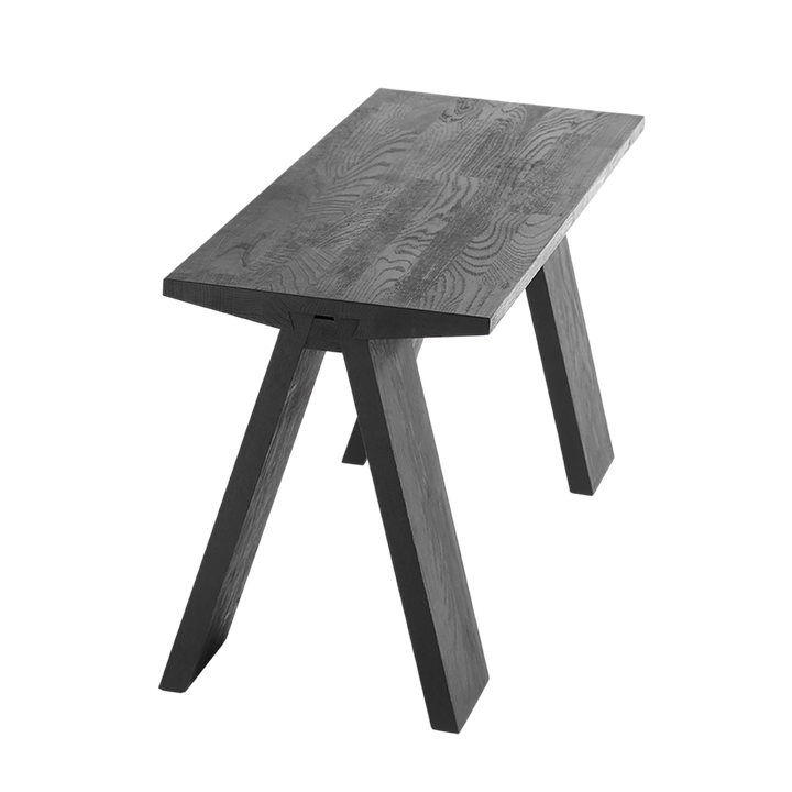 Muubs Bænk Angle, Eg Sort bejdset/olie - B: 90 H: 46 D: 35 cm - DesignGaragen.dk.