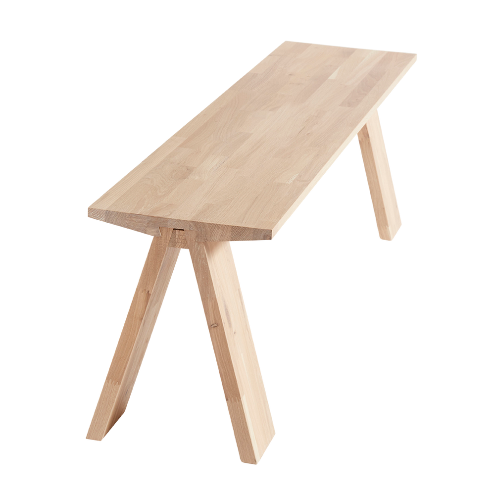 Muubs Bænk Angle, Eg Natur/hvidolieret - B: 160 H: 46 D: 35 cm - DesignGaragen.dk.
