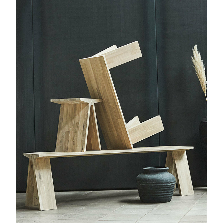 Muubs Bænk Angle, Eg Natur/hvidolieret - B: 160 H: 46 D: 35 cm - DesignGaragen.dk.