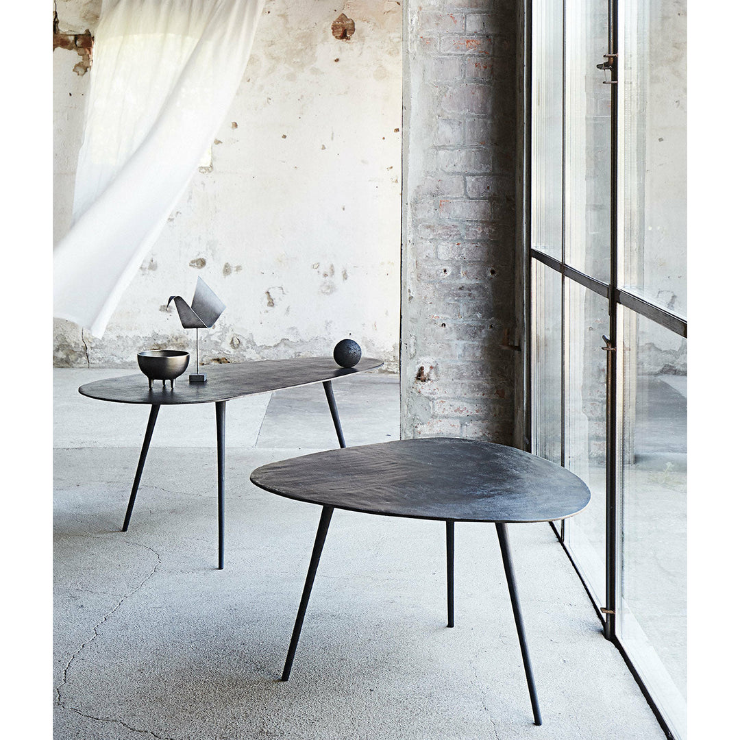 Muubs Sofabord Hitch Organic Long - Antique brass/black - Iron frame w/ alu top - W: 57 H: 50 L: 115 cm - DesignGaragen.dk.