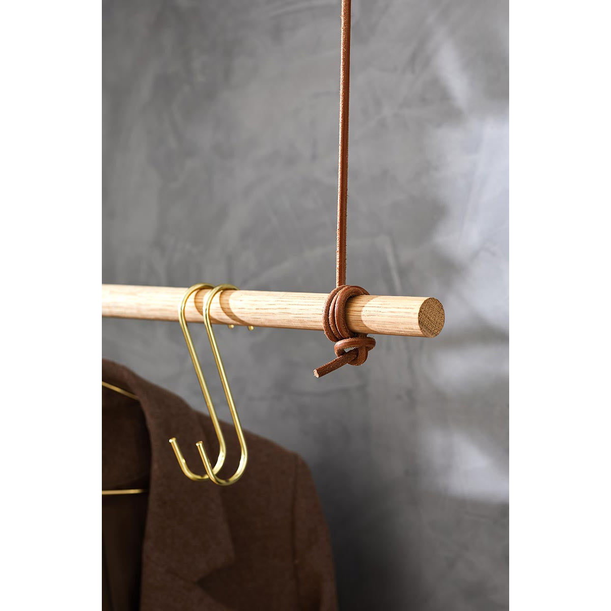 OAK Bøjlestang Med Læder - 80 cm - MOUD HOME - DesignGaragen.dk