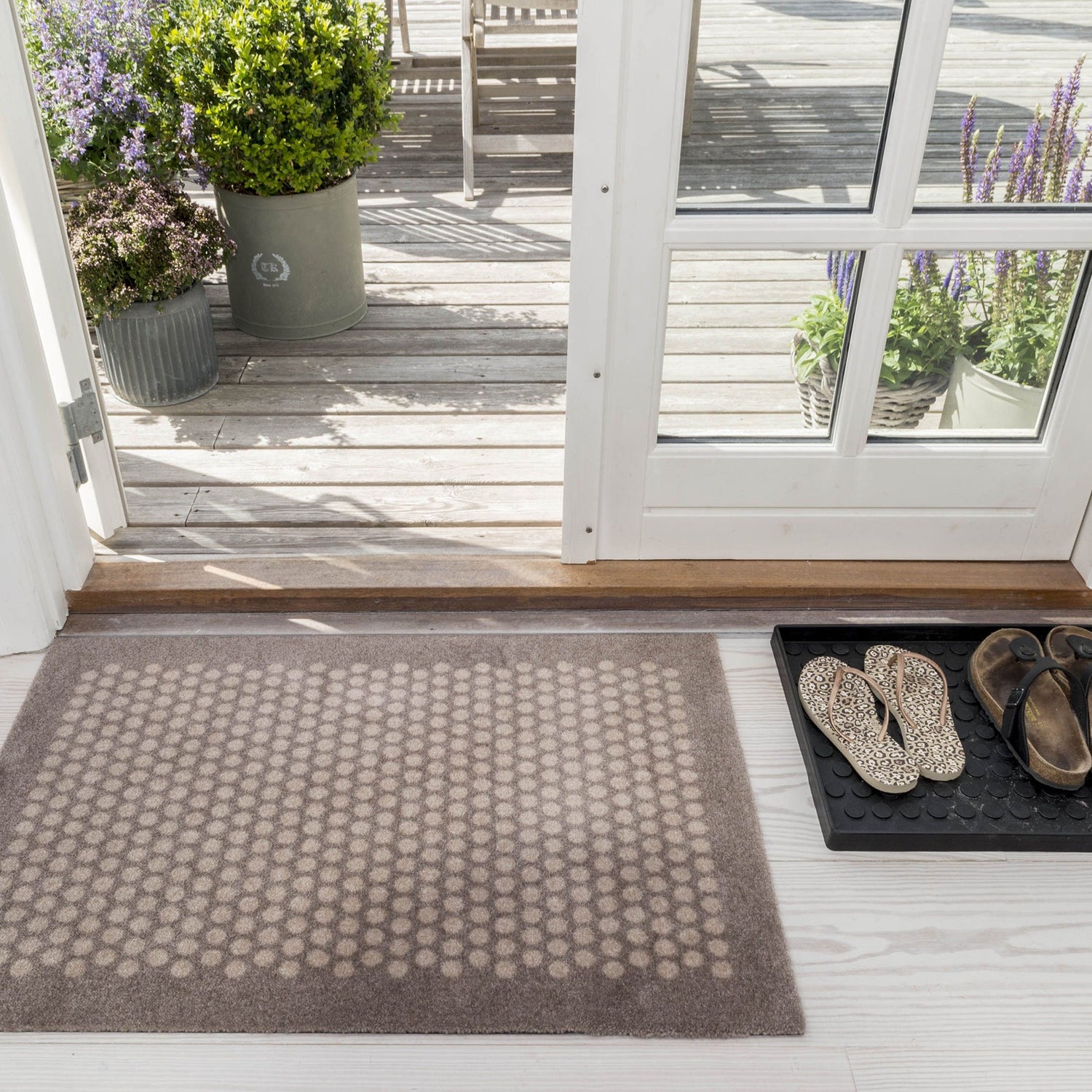 GULVMÅTTE 60 x 90 CM - DOTS/SAND - Tica Copenhagen - DesignGaragen.dk
