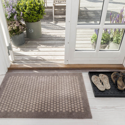 GULVMÅTTE 60 x 90 CM - DOTS/SAND - Tica Copenhagen - DesignGaragen.dk