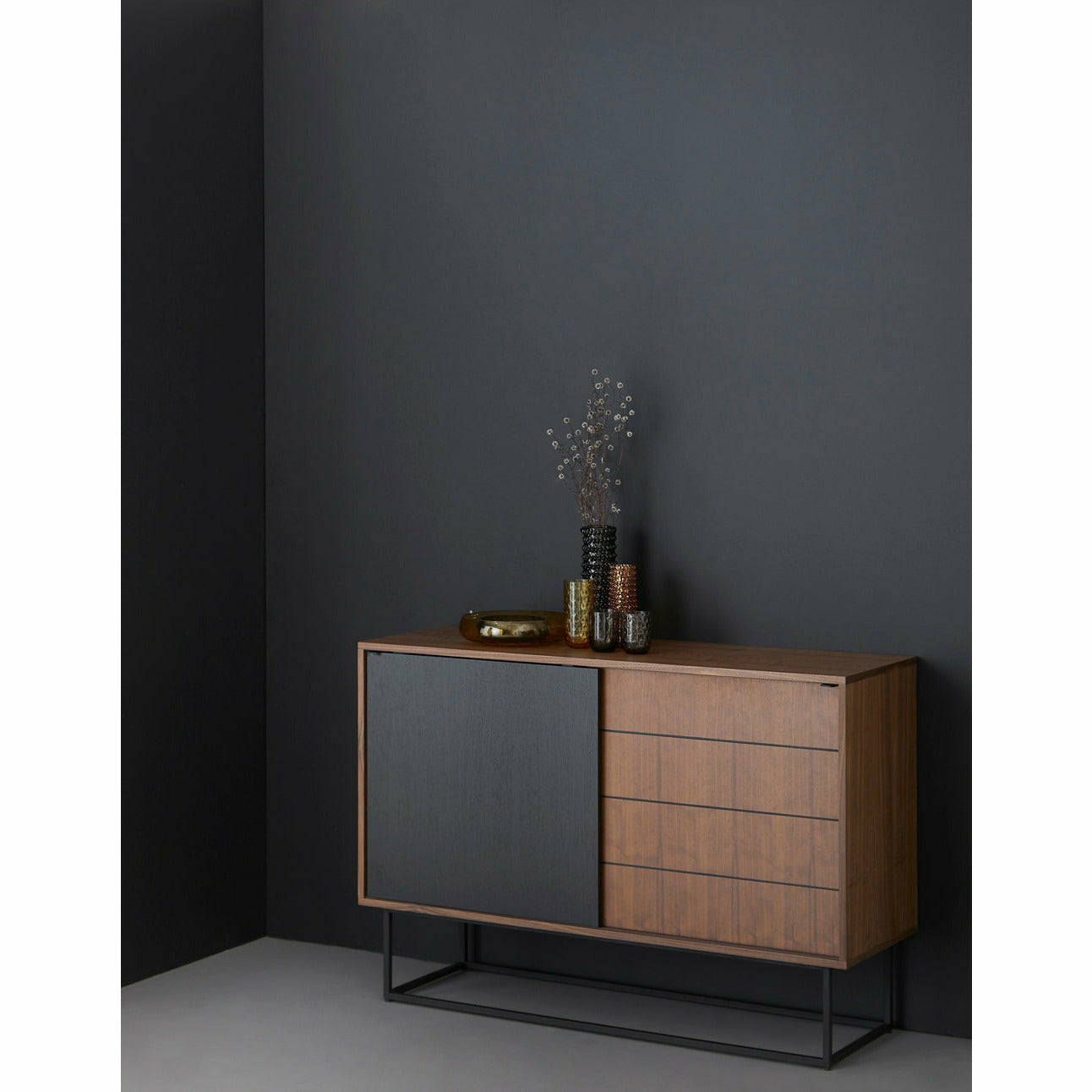 WOUD - Virka sideboard (High) - Walnut/black - WOUD - DesignGaragen.dk