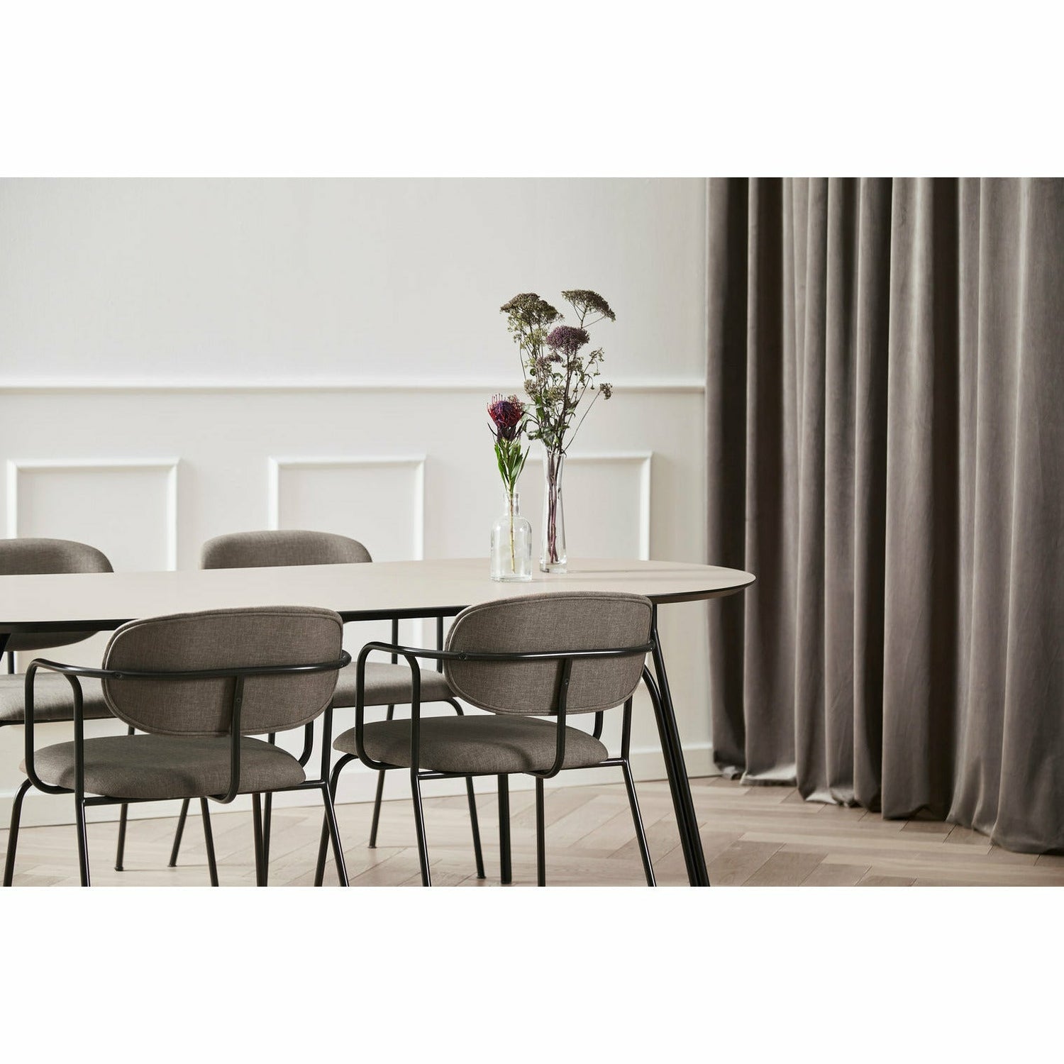 WOUD - Tree dining table (220 cm) - Beige/black - WOUD - DesignGaragen.dk