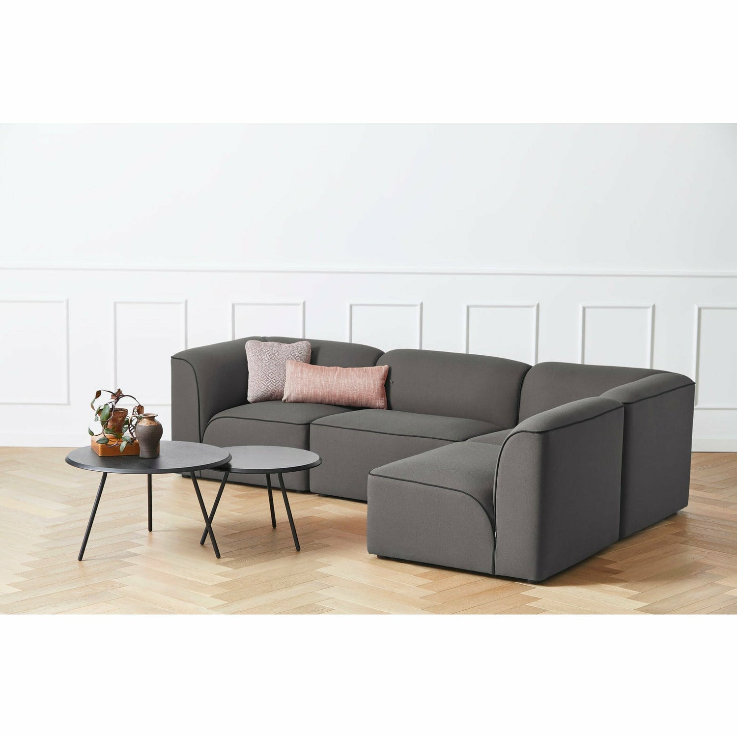 WOUD - Soround coffee table - Black ash (Ø75xH49) - WOUD - DesignGaragen.dk