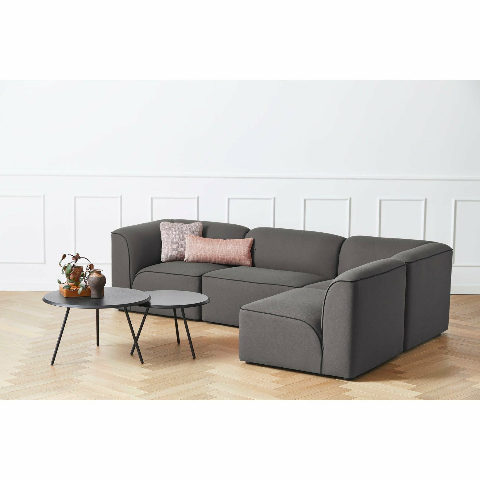 WOUD - Soround coffee table - Black ash (Ø75xH49) - WOUD - DesignGaragen.dk