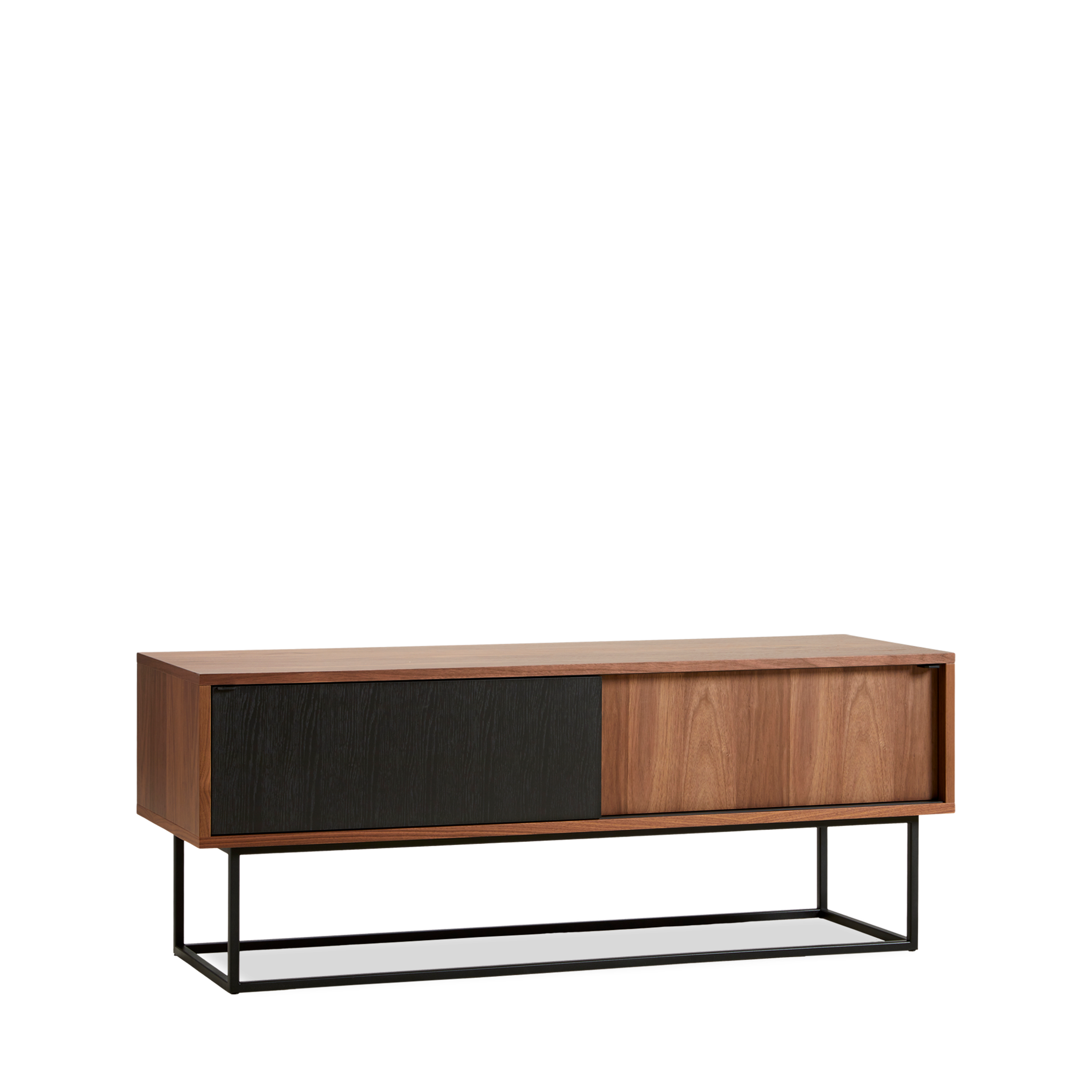 WOUD - Virka sideboard (Low) - Walnut/black - WOUD - DesignGaragen.dk
