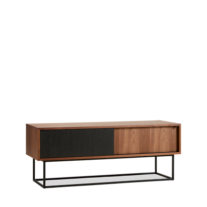 WOUD - Virka sideboard (Low) - Walnut/black - WOUD - DesignGaragen.dk