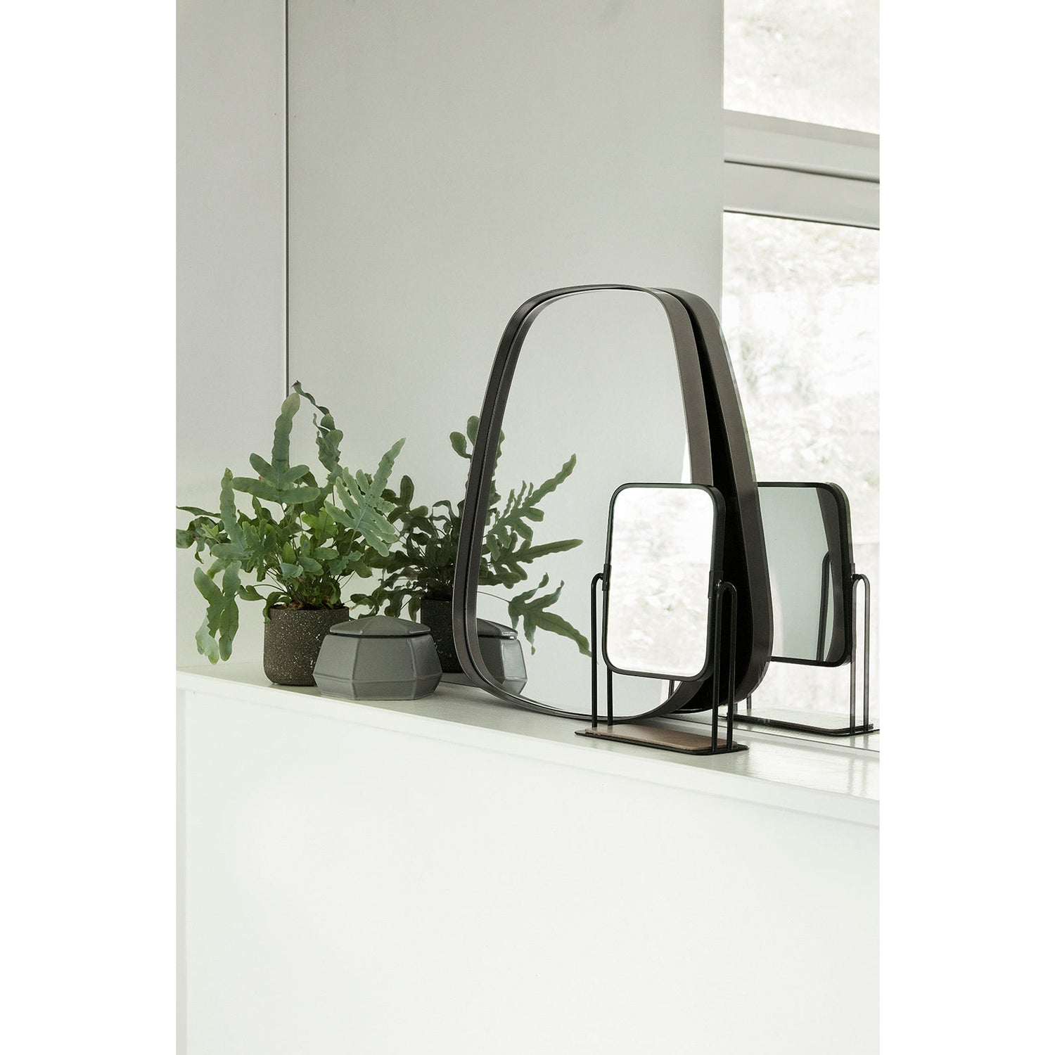 Hübsch - Bordspejl m/fod, firkantet, træ/metal/glas, sort - 19x8xh27cm - Hübsch - DesignGaragen.dk