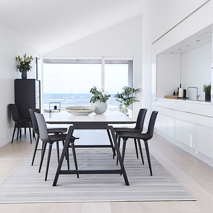 T1 udtræksbord i hvid laminat - understel i sort - 95x220xH72,5 - Andersen Furniture - DesignGaragen.dk